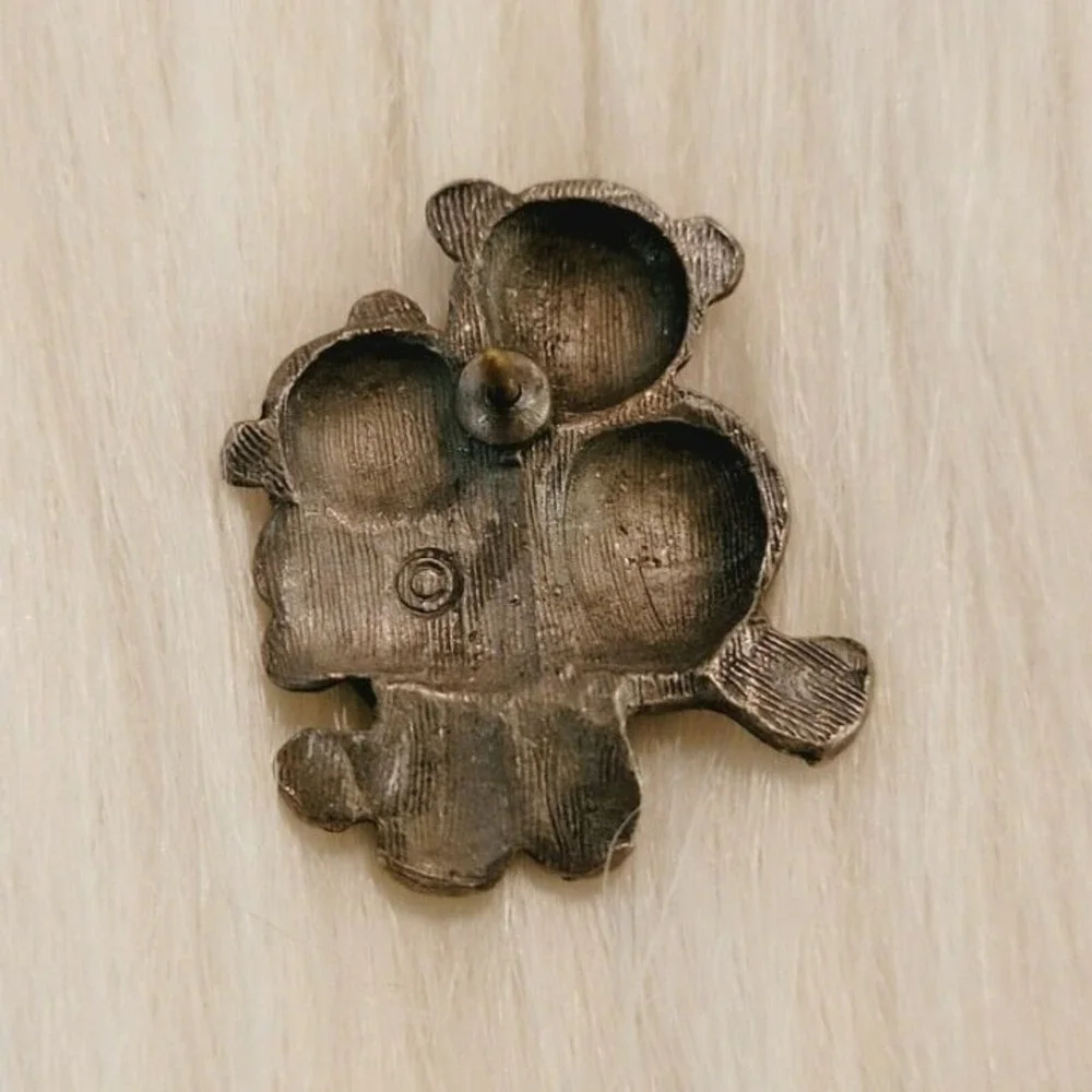 Vintage Pewter Teddy Bear Pin Heart 3D Textured Animal Zoo Figural 8272